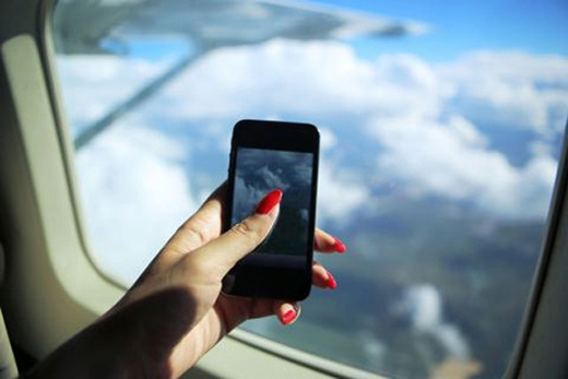 Những lý do nên tắt điện thoại khi đi máy bay?